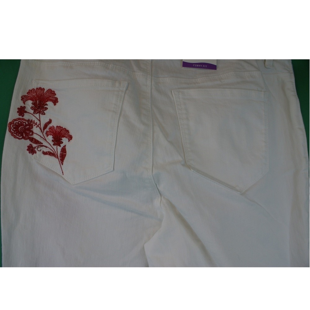 Style & Co Curvy Boyfriend Jeans White Red Floral Embroidery Mid Rise Size 8 NEW - Picture 10 of 16